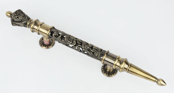 ฮาร์ดแวร์ประตูห้องครัววินเทจดึงที่จับดึงตู้ภายนอกลายดอกไม้ Openwork 24K